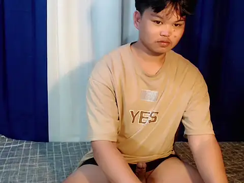 Snapshot of Reynelcock chatting on November 19, 2025, 5:57 pm Reynelcock online show from November 19, 2025, 5:57 pm