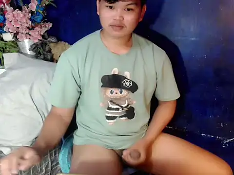 Reynelcock online show from December 22, 2025, 5:57 pm