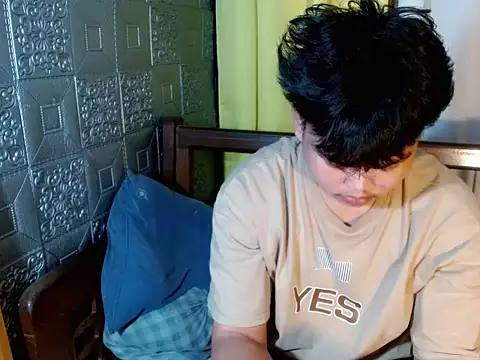 Snapshot of Reynelcock chatting on October 18, 2025, 7:16 pm Reynelcock online show from October 18, 2025, 7:16 pm