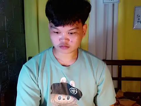 Snapshot of Reynelcock chatting on October 31, 2025, 2:35 pm Reynelcock online show from October 31, 2025, 2:35 pm