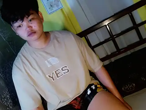 Snapshot of Reynelcock chatting on November 19, 2025, 4:45 am Reynelcock online show from November 19, 2025, 4:45 am