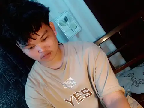 Snapshot of Reynelcock chatting on October 10, 2025, 12:33 am Reynelcock online show from October 10, 2025, 12:33 am