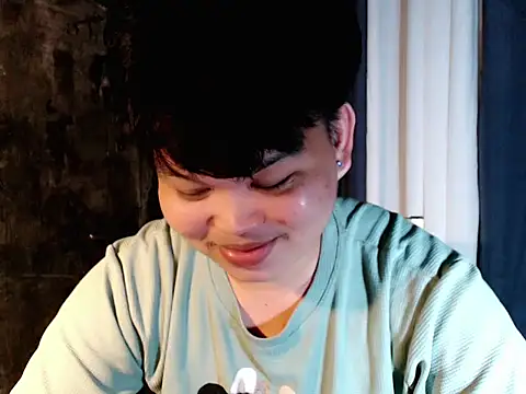 Snapshot of Reynelcock chatting on October 16, 2025, 4:48 pm Reynelcock online show from October 16, 2025, 4:48 pm