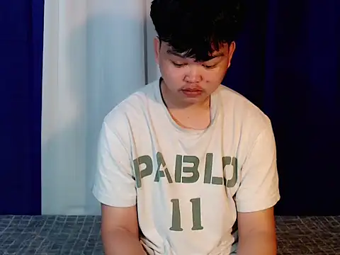 Snapshot of Reynelcock chatting on November 7, 2025, 1:32 am Reynelcock online show from November 7, 2025, 1:32 am