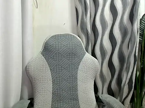 Snapshot of sweetiie_caren chatting on July 31, 2026, 12:04 pm sweetiie caren online show from July 31, 2026, 12:04 pm