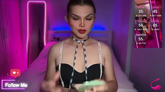 Snapshot of Sweetestcandyx_ chatting on July 8, 2026, 6:19 pm Sweetestcandyx online show from July 8, 2026, 6:19 pm
