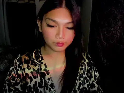 Snapshot of Lou_heart chatting on December 2, 2025, 8:43 pm Lou heart online show from December 2, 2025, 8:43 pm