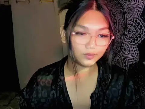 Snapshot of Lou_heart chatting on May 10, 2026, 5:15 pm Lou heart online show from May 10, 2026, 5:15 pm
