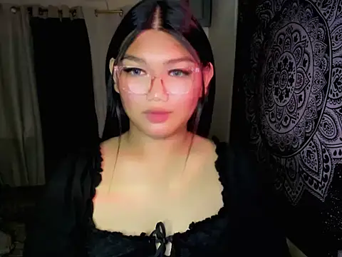 Snapshot of Lou_heart chatting on June 21, 2026, 10:37 pm Lou heart online show from June 21, 2026, 10:37 pm