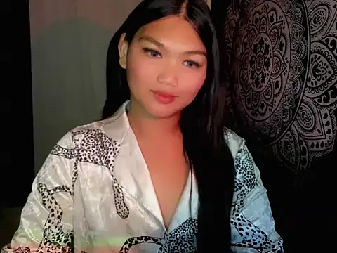 Snapshot of Lou_heart chatting on August 3, 2026, 12:30 am Lou heart online show from August 3, 2026, 12:30 am