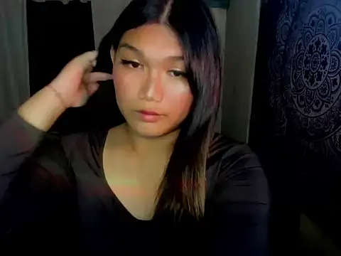 Snapshot of Lou_heart chatting on December 15, 2025, 4:35 pm Lou heart online show from December 15, 2025, 4:35 pm