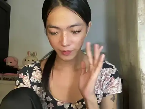 Snapshot of slimladyxoxo chatting on December 15, 2025, 11:31 pm slimladyxoxo online show from December 15, 2025, 11:31 pm