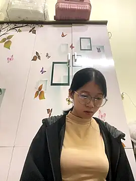 meomeo2k6 online show from November 29, 2025, 1:44 pm