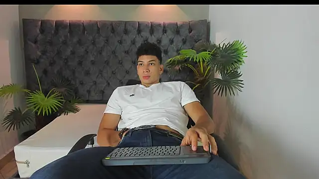 Snapshot of ALAN_REDINGER chatting on September 29, 2025, 1:17 pm ALAN REDINGER online show from September 29, 2025, 1:17 pm