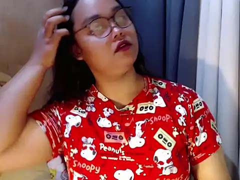  Lylia online show from November 17, 2025, 10:14 pm