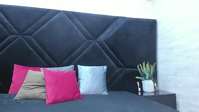 Dantzel  online show from March 7, 2026, 6:46 pm