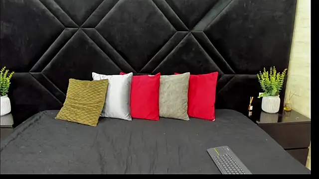 Snapshot of Dantzel_ chatting on April 6, 2026, 7:04 pm Dantzel online show from April 6, 2026, 7:04 pm