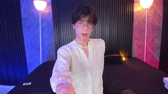 luixdust  online show from November 8, 2025, 6:50 am