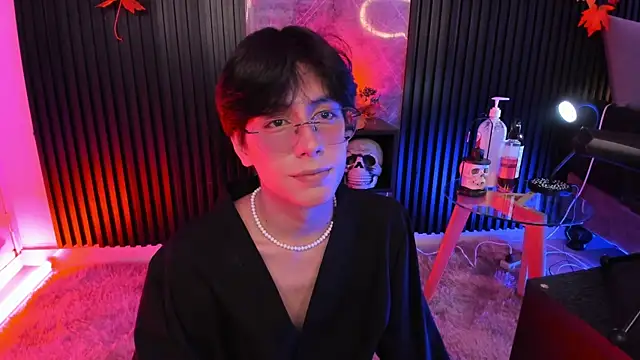 luixdust  online show from October 17, 2025, 6:06 am