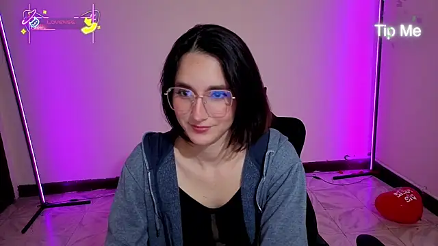 Snapshot of MiaLozanox chatting on October 3, 2025, 8:27 am MiaLozanox online show from October 3, 2025, 8:27 am