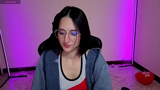 Snapshot of MiaLozanox chatting on September 30, 2025, 8:20 am MiaLozanox online show from September 30, 2025, 8:20 am