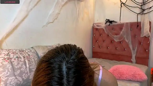 Snapshot of Kyra_Honey chatting on October 28, 2025, 8:41 pm Kyra Honey online show from October 28, 2025, 8:41 pm