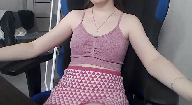 Snapshot of cute_elfy_ chatting on June 21, 2026, 1:28 pm cute elfy online show from June 21, 2026, 1:28 pm