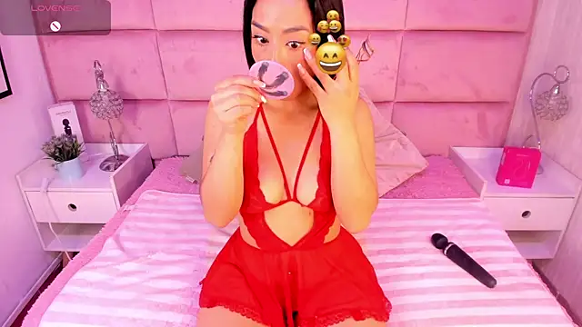 Snapshot of Janah_Myers chatting on August 5, 2026, 2:33 pm Janah Myers online show from August 5, 2026, 2:33 pm