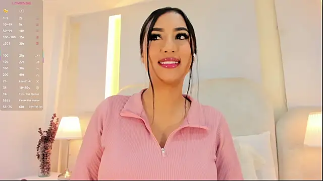 Snapshot of SalomeeBell chatting on June 1, 2026, 8:52 pm SalomeeBell online show from June 1, 2026, 8:52 pm