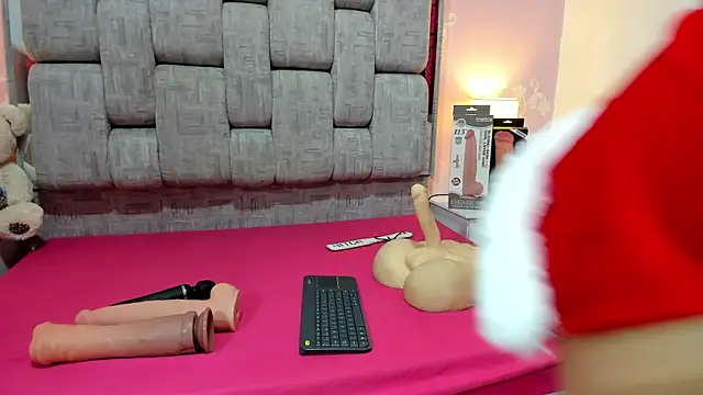 Wonderkloe  online show from December 14, 2025, 7:30 pm