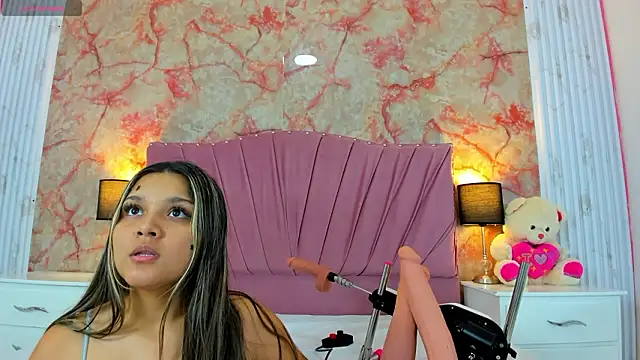 Wonderkloe  online show from March 19, 2026, 2:44 am