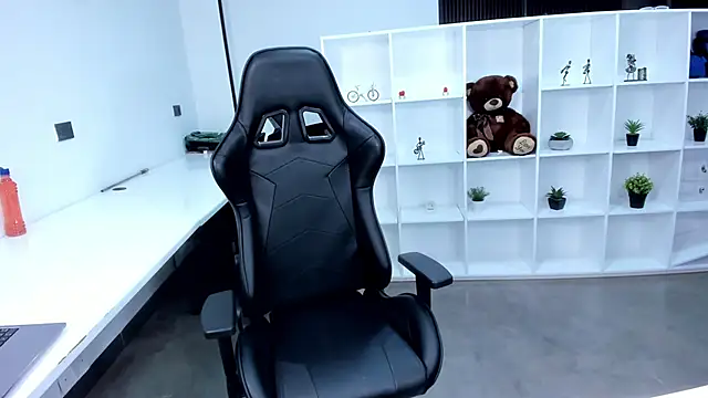 megan bigboobs  online show from December 2, 2025, 11:23 am