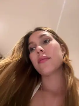 Snapshot of Nikii__ chatting on June 15, 2026, 4:23 am Nikii online show from June 15, 2026, 4:23 am