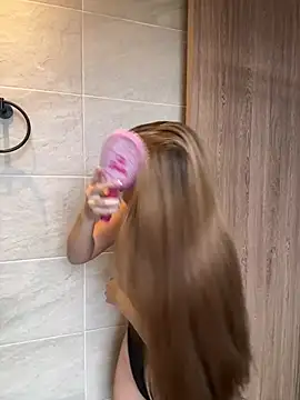 Nikii   online show from January 18, 2026, 4:43 pm