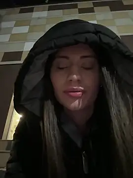 Snapshot of Isabella21_ chatting on March 5, 2026, 1:02 am Isabella21 online show from March 5, 2026, 1:02 am