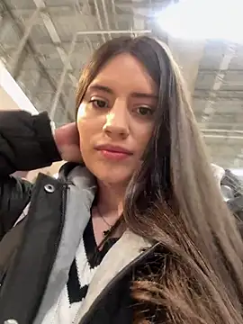 Snapshot of Isabella21_ chatting on February 9, 2026, 12:41 am Isabella21 online show from February 9, 2026, 12:41 am