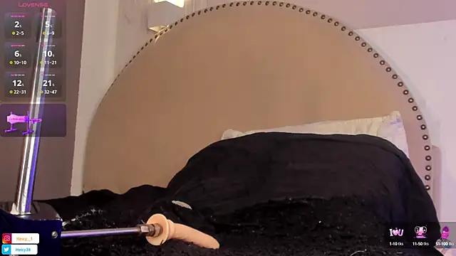 Snapshot of Melany__08 chatting on October 11, 2025, 12:50 pm Melany 08 online show from October 11, 2025, 12:50 pm