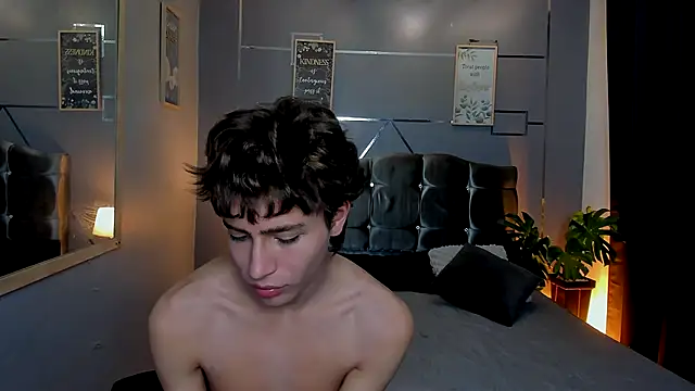 Christopher 77 online show from October 17, 2025, 1:57 pm