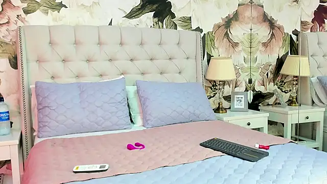 Snapshot of MaddyMay_ chatting on November 29, 2025, 9:15 pm MaddyMay online show from November 29, 2025, 9:15 pm