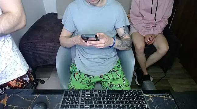 Snapshot of bossking017 chatting on February 21, 2025, 6:04 pm bossking017 online show from February 21, 2025, 6:04 pm