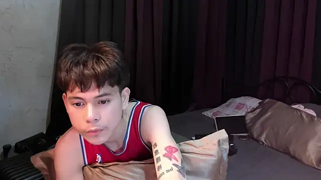 hotfreshdior online show from April 19, 2026, 6:32 pm