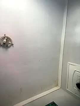 Isabelaa  online show from November 13, 2025, 6:12 pm