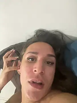 Isabelaa  online show from April 13, 2026, 8:57 pm