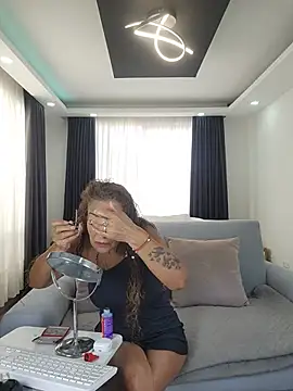 evasweett   online show from June 22, 2026, 2:47 pm