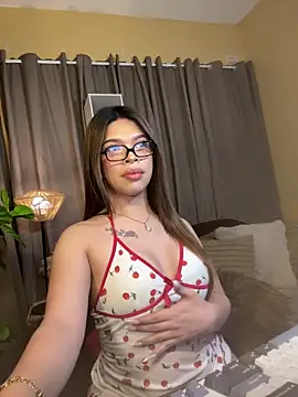 Snapshot of Nyxie_luxx chatting on April 2, 2026, 1:07 pm Nyxie luxx online show from April 2, 2026, 1:07 pm