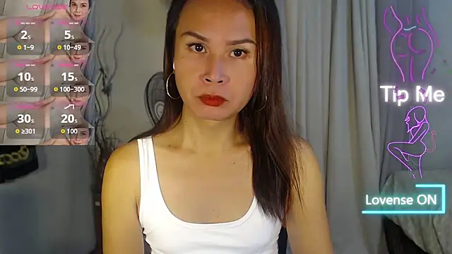 Snapshot of holly_bitch chatting on April 9, 2026, 12:23 am holly bitch online show from April 9, 2026, 12:23 am