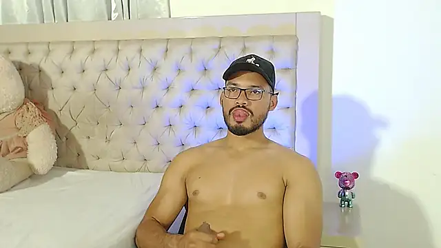 marcusblade online show from November 21, 2025, 9:03 pm