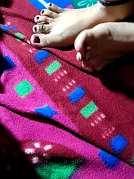 Snapshot of only-injoy chatting on October 28, 2025, 5:01 pm only-injoy online show from October 28, 2025, 5:01 pm