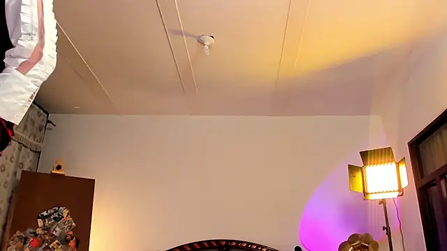 nonbinaryangel online show from May 28, 2026, 1:13 am