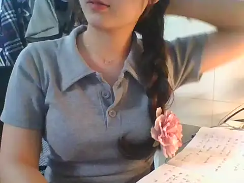 Snapshot of Linzly chatting on October 19, 2025, 2:36 am Linzly online show from October 19, 2025, 2:36 am